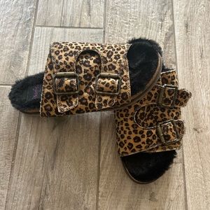 Soft furry leopard sandals